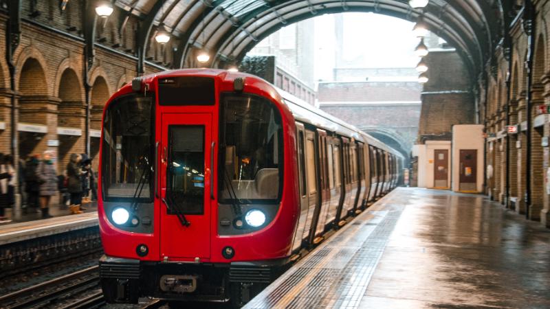 History : This Train Will Soon be Arriving in London
