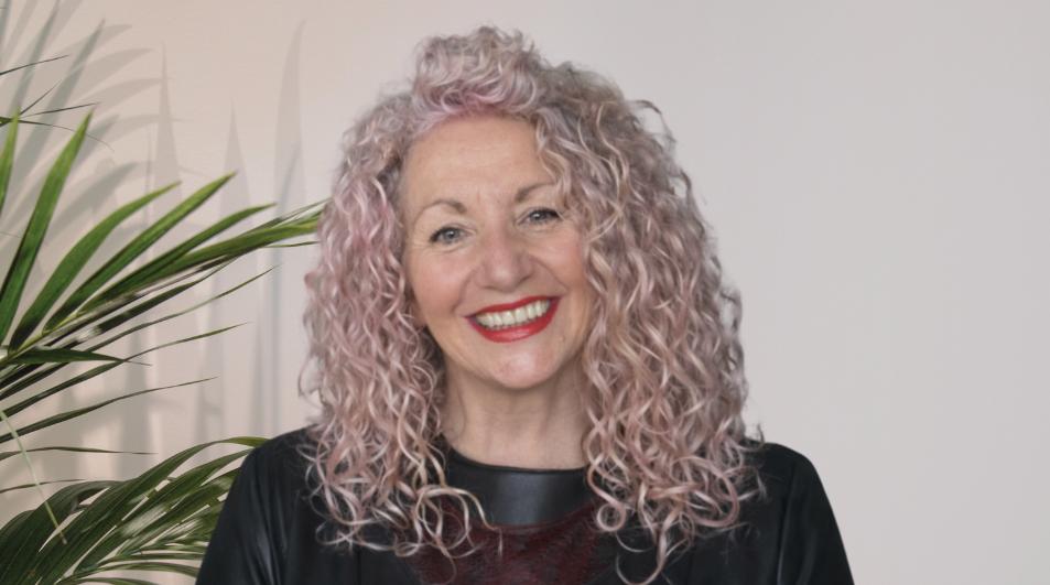 Photo of Lindsey Barrell