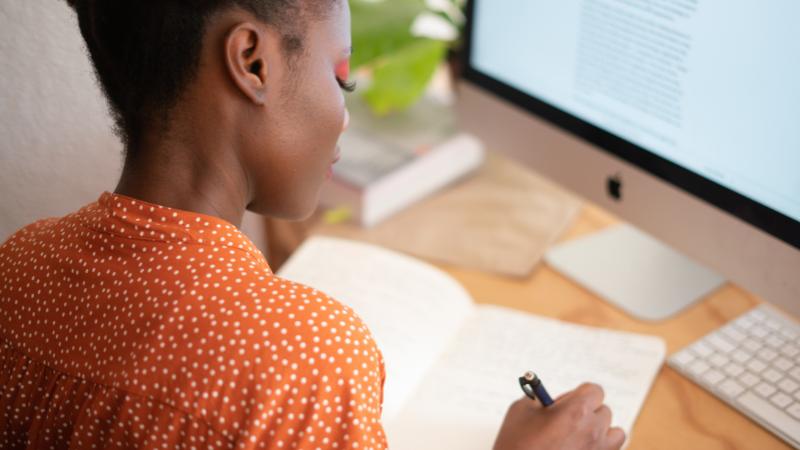 Writing : Essay &amp; Report Writing Skills